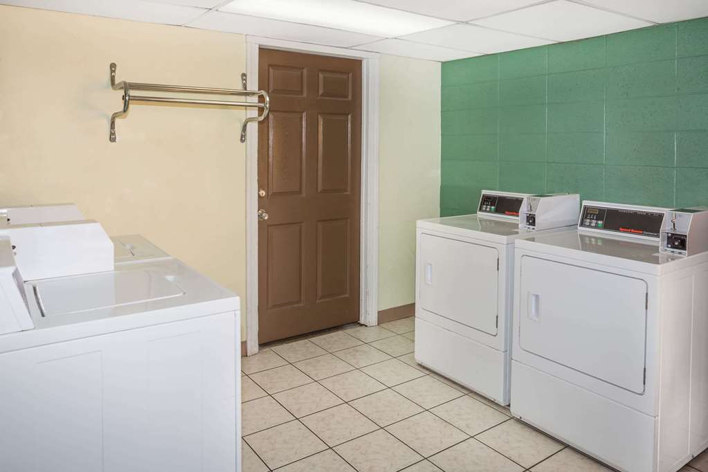 Travelodge by Wyndham Fort Myers North - photo 16
