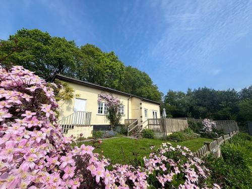 Oak Tree Cottage — 4-Star Luxury Hotel in Lydney, United Kingdom