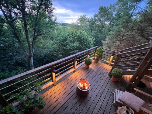 The Pines Treehouse at Treetops Hideouts