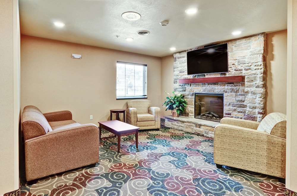 Cobblestone Inn & Suites Ambridge - photo 3