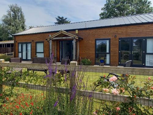 Lords View - carbon neutral hotel in Unknown City