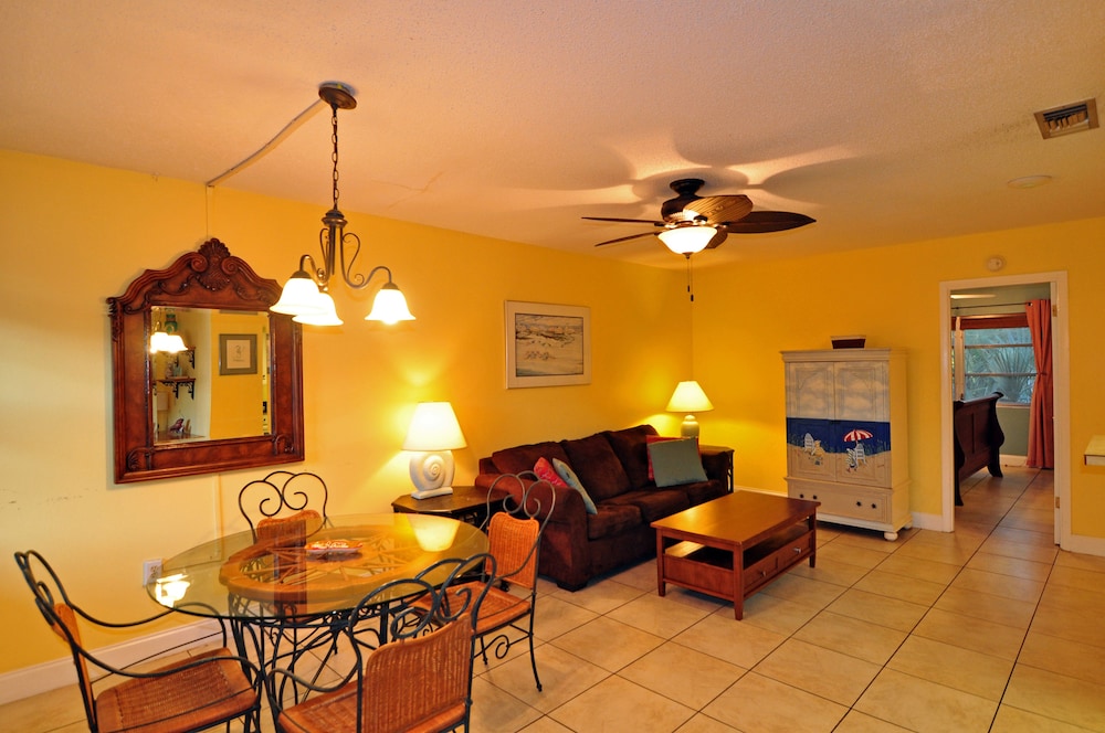 Lido Islander Inn - photo 37