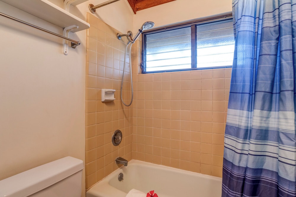 Kihei Resort 202 KRS 202 Family Getaway 2BD w AC Pool Beach - photo 2