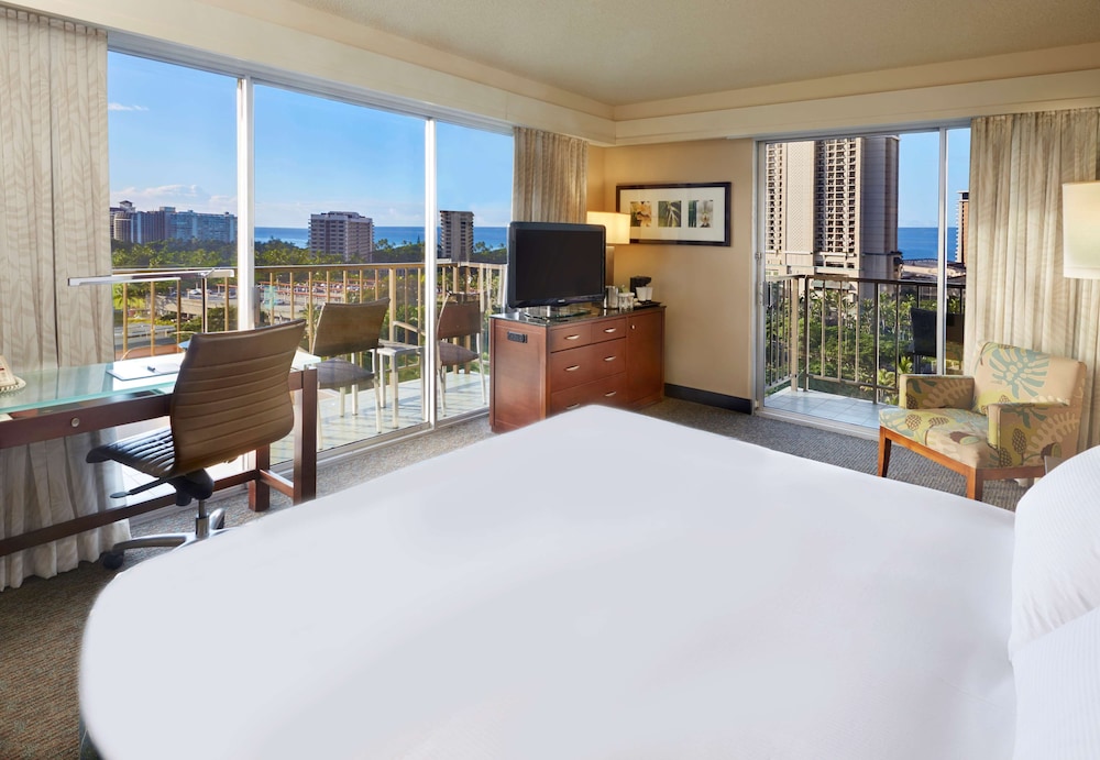 DoubleTree by Hilton Hotel Alana Waikiki Beach - photo 18