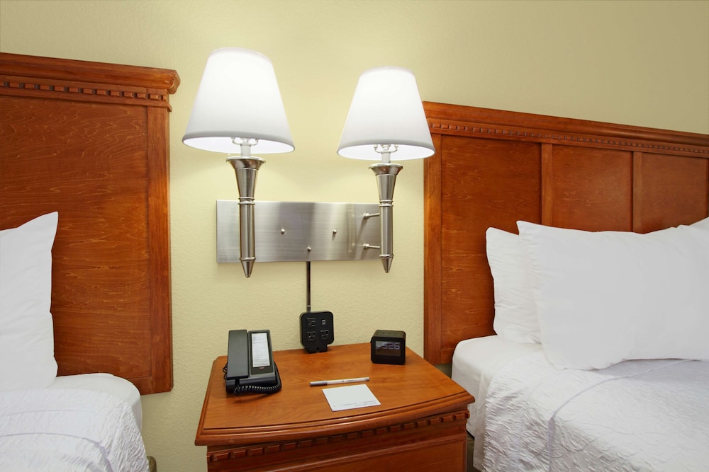 Hampton Inn Ashtabula - photo 20