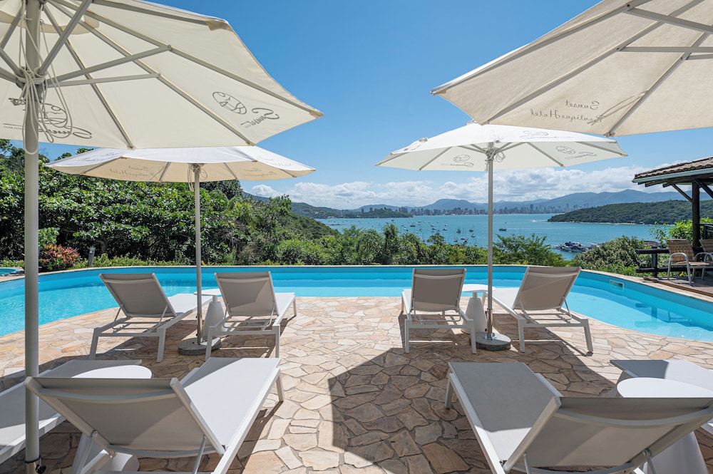 Sunset Porto Belo Locaçoes in Porto Belo, Brasil