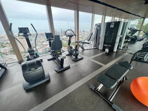 2 Bedroom Luxury Apartment 3 min walk from BTS Ekkamai