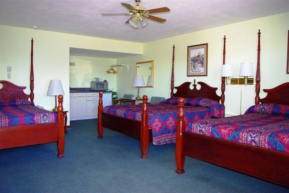 Blue Spruce Motel - photo 5
