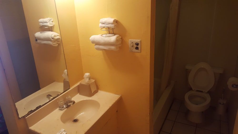 Guest Host Motel - photo 14