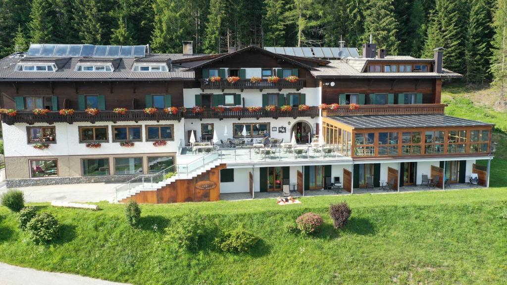 Alpenhotel Ratsberg 1650m - carbon neutral hotel in Dobbiaco
