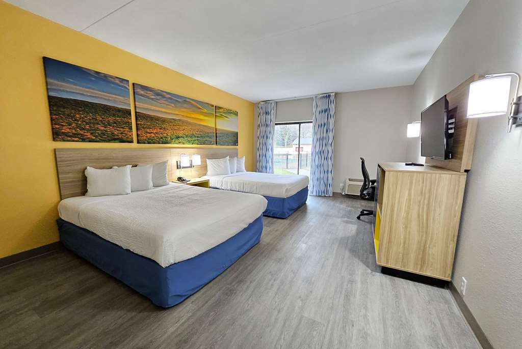 Days Inn by Wyndham Berlin Meriden - photo 10