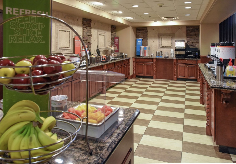 Hampton Inn & Suites Youngstown Canfield - photo 65