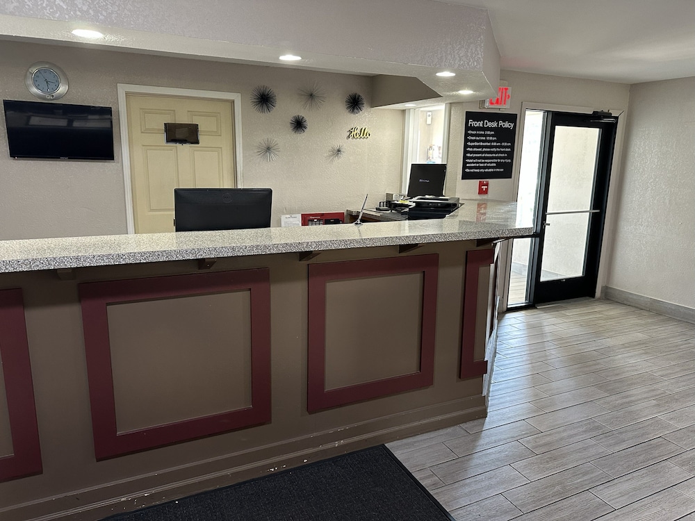 Red Roof Inn & Suites Marysville - photo 3