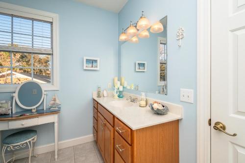 Woodlands Wonder by Oak Island Accommodations - photo 48