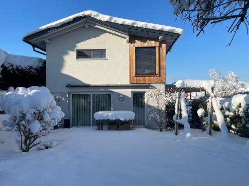 Ferienhaus Am Mondsee Mit Direktem Schafbergblick Im Salzkammergut Bei Salzburg — Mondsee