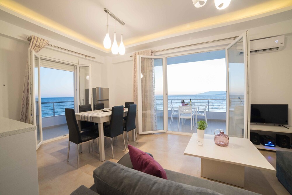 Bella Mare Luxury Apartments — 4-Star Luxury Hotel in Alimos, Greece