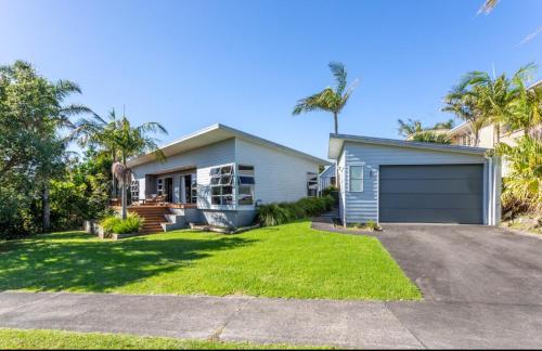 Norfolk Palms Smurfers Paradise in Tairua, New Zealand