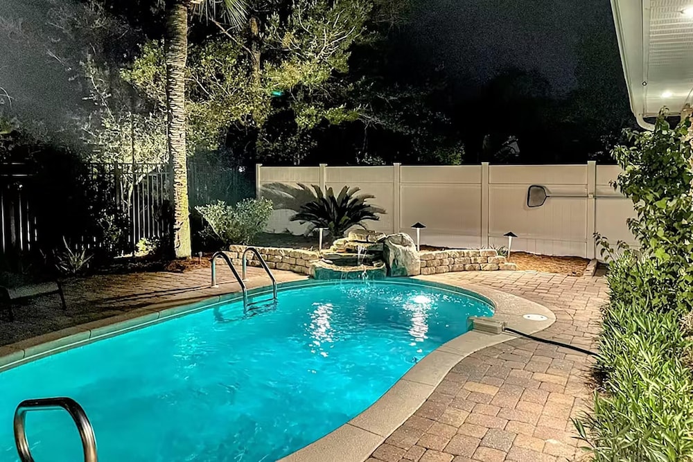 Captain Green’s Seaside Retreat in Miramar Beach, United States