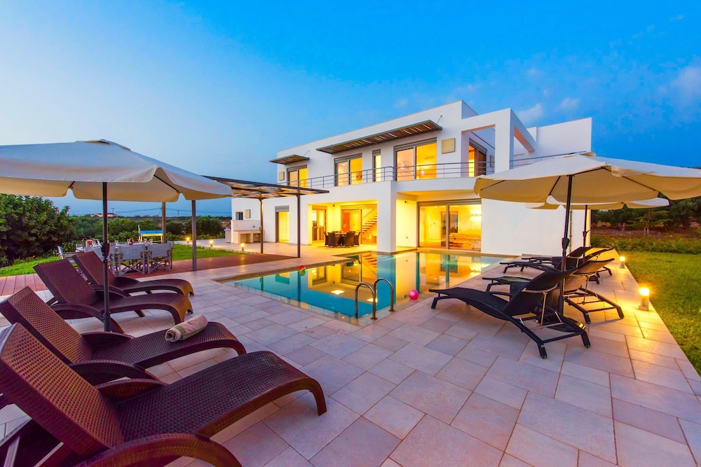 Villa Stella — 4-Star Luxury Hotel in Chania, Greece
