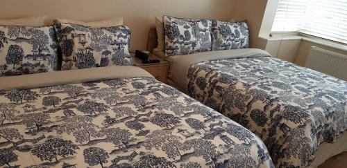 London Luxury 3 Bedroom Flat 1min walk from Underground with FREE PARKING Sleeps x10 — 4-Star Luxury Hotel in London, United Kingdom