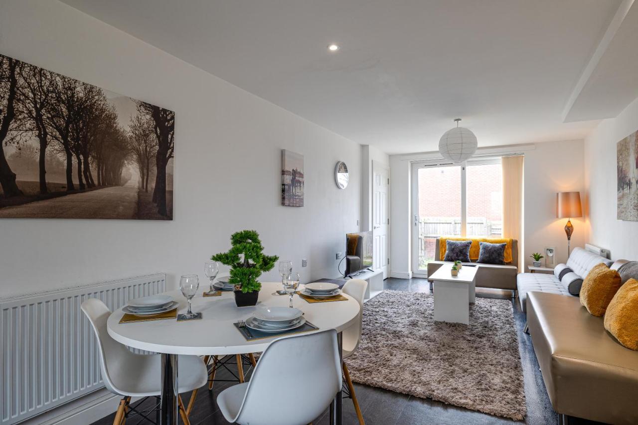 Stanley Sparkle Stays 4BRooms 4Beds Prkg Wifi in Liverpool, United Kingdom