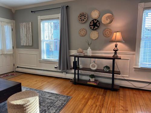 Large 4Bd 2Bath Victorian Home Near Downtown Worcester — Worcester — photo 2