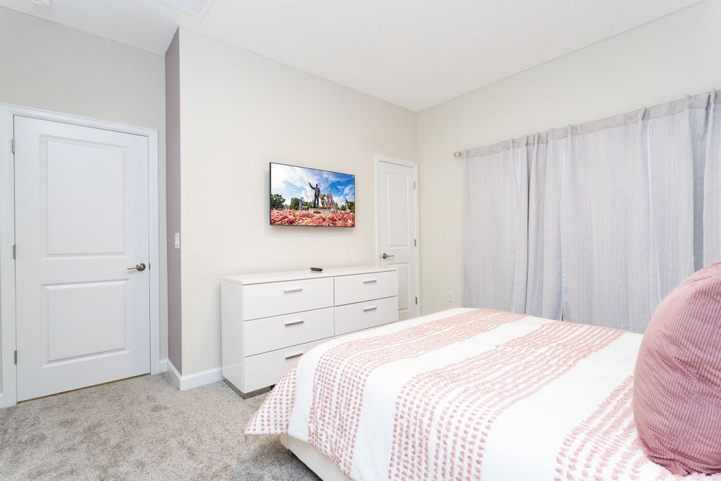 Gorgeous 4 Bd w Pool at Champions Gate Resort 1020 - photo 7