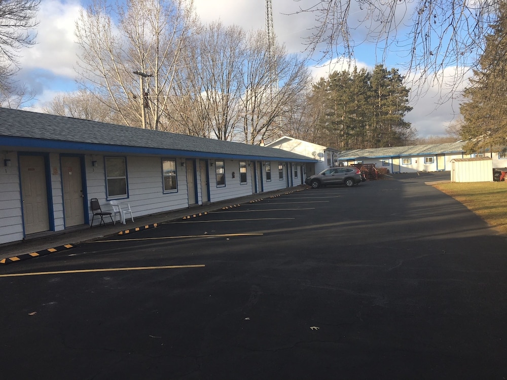 Hilltop Motel - photo 25