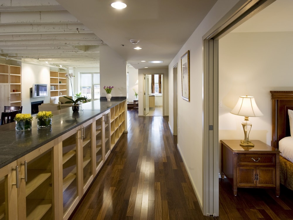 Grand Eastonian Hotel & Suites - photo 12