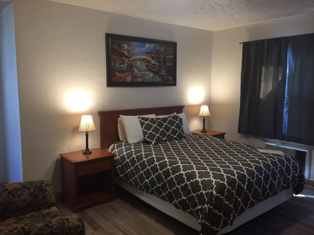 The Manor Motel - photo 31