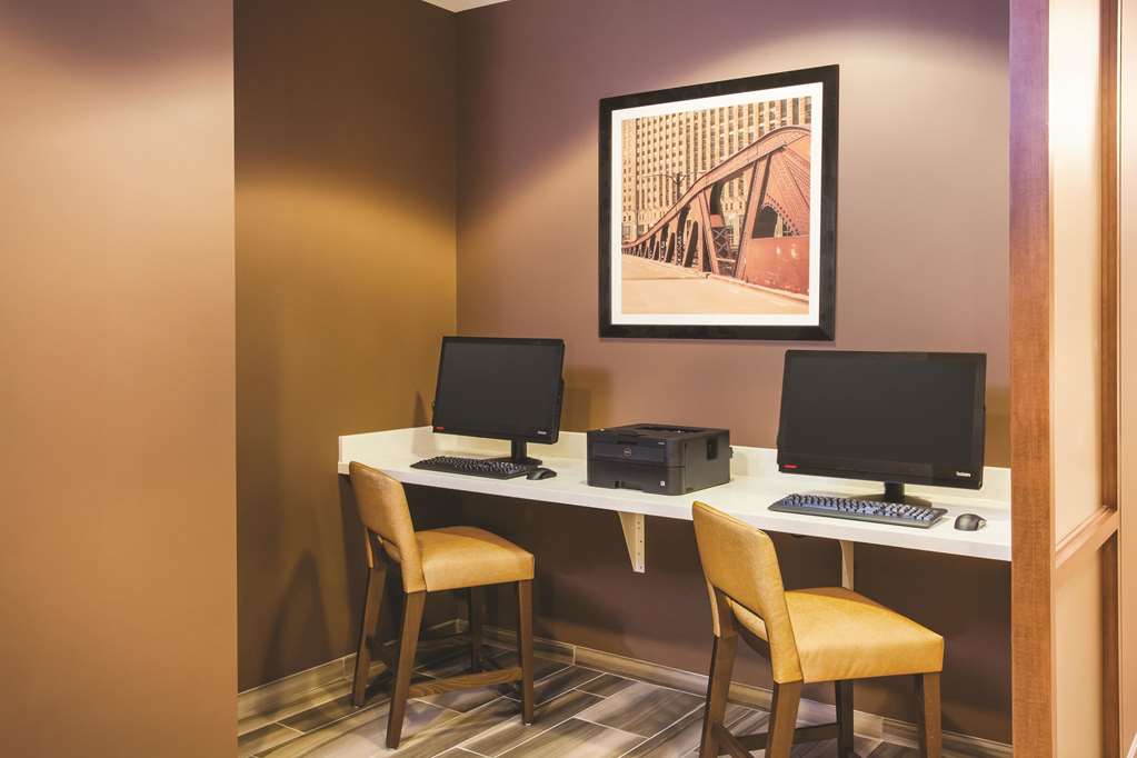 La Quinta Inn & Suites by Wyndham Chicago Downtown - photo 81