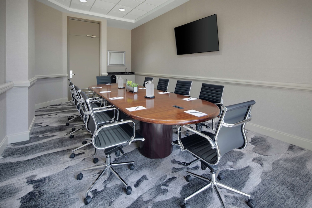 Embassy Suites by Hilton Detroit Troy Auburn Hills - photo 82