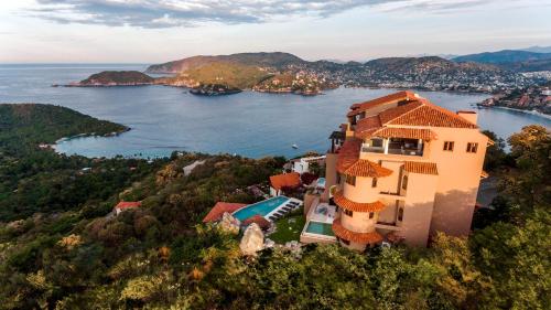 Villas del Vigia — 4-Star Luxury Hotel in Ixtapa-Zihuatanejo, Mexico