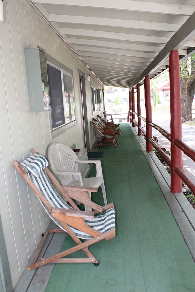 Wapiti Self Service Lodge - photo 37