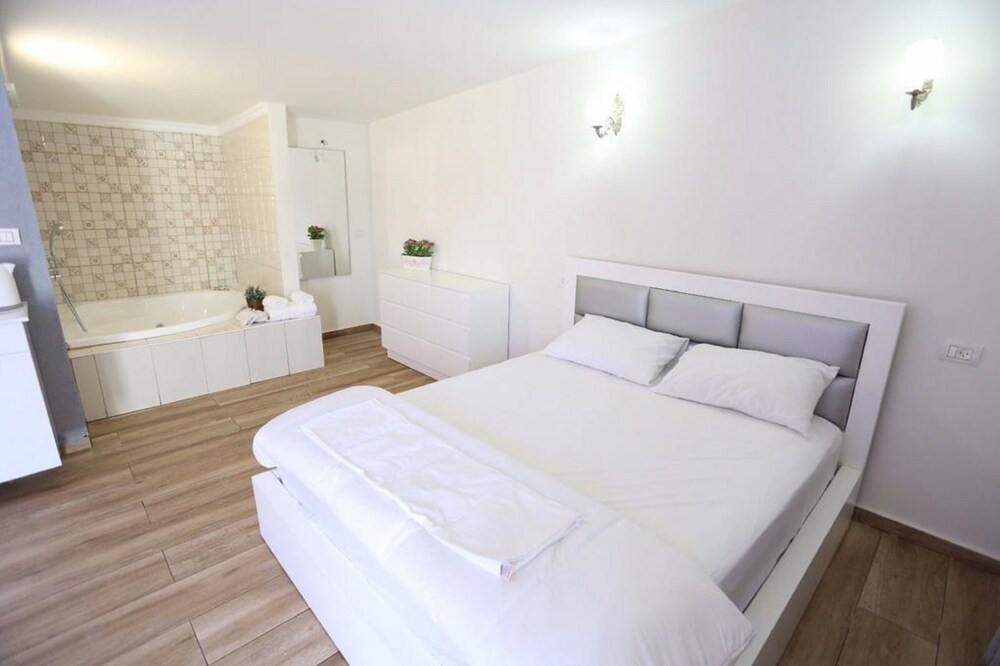 Zimmer on the green beach in Netanya, Israel