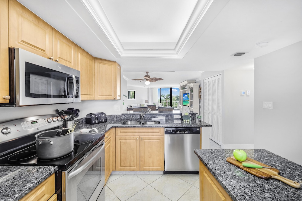 Beachfront condo in resort style community with pool - photo 15