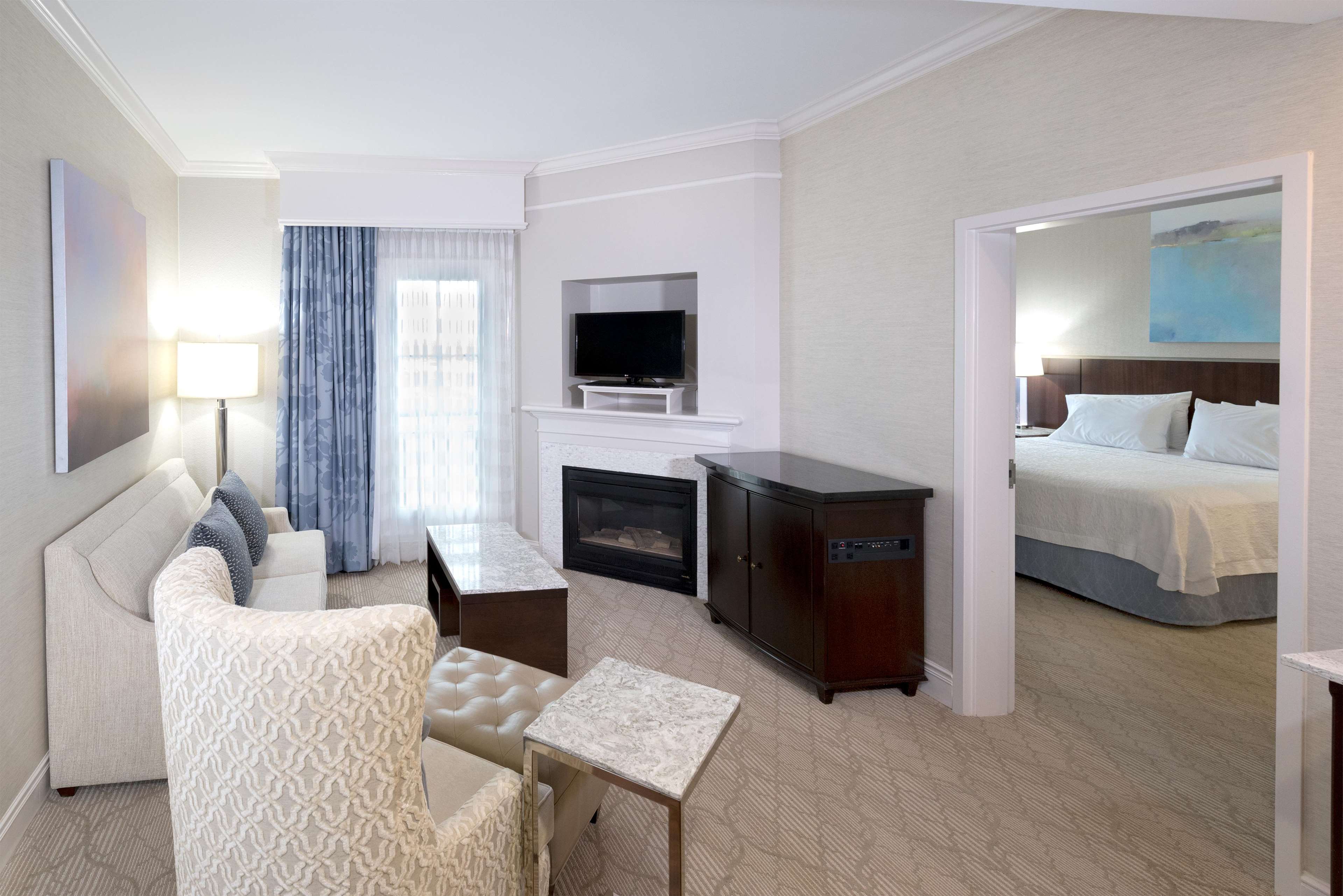 Hampton Inn & Suites Charlotte SouthPark at Phillips Place - photo 21