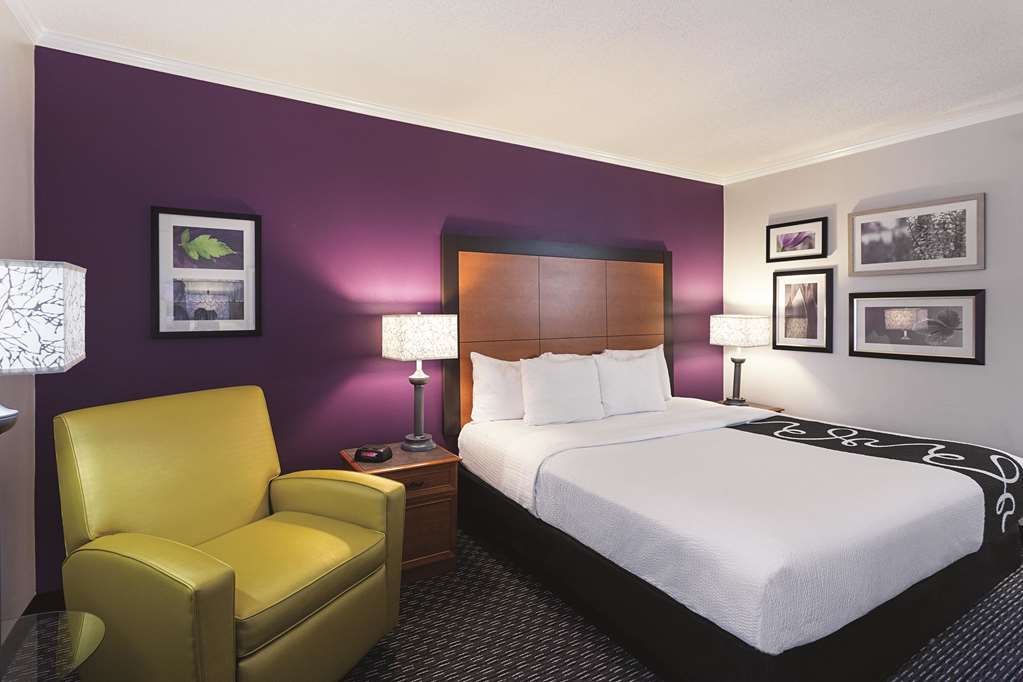 La Quinta Inn & Suites by Wyndham Baton Rouge Siegen Lane - photo 17