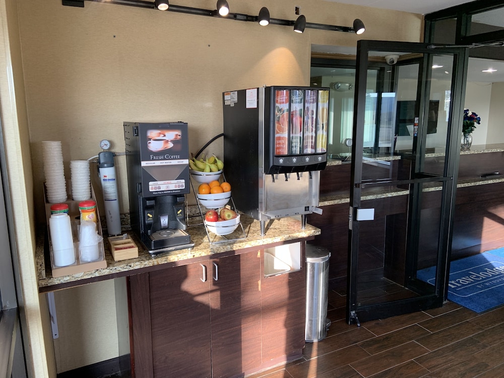 Travelodge by Wyndham Holland Toledo - photo 17