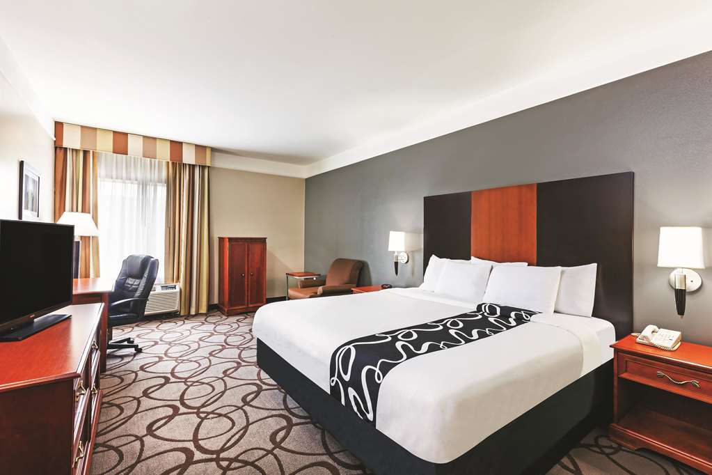 La Quinta Inn & Suites by Wyndham Granbury - photo 12