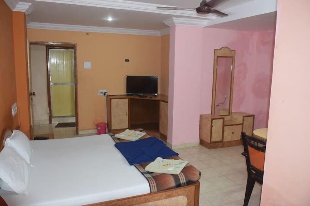 Hotel Prashant International — Gandhidham