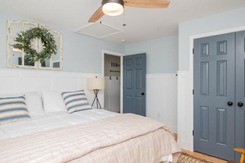 Sawyers Shore Shack by Oak Island Accommodations - photo 16