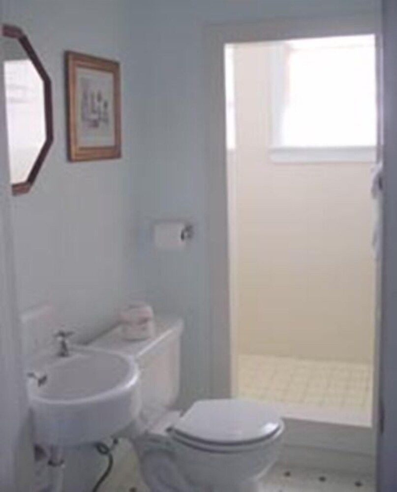 Harbor Inn - photo 13