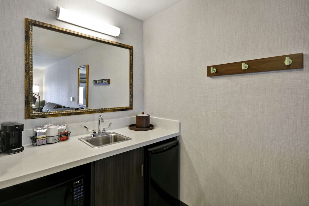 Hampton Inn & Suites Yuma - photo 33
