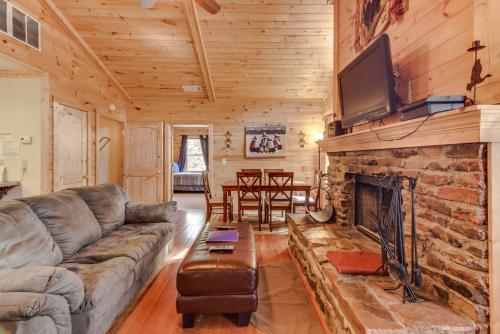Bears Cove - carbon neutral hotel in Clarkesville