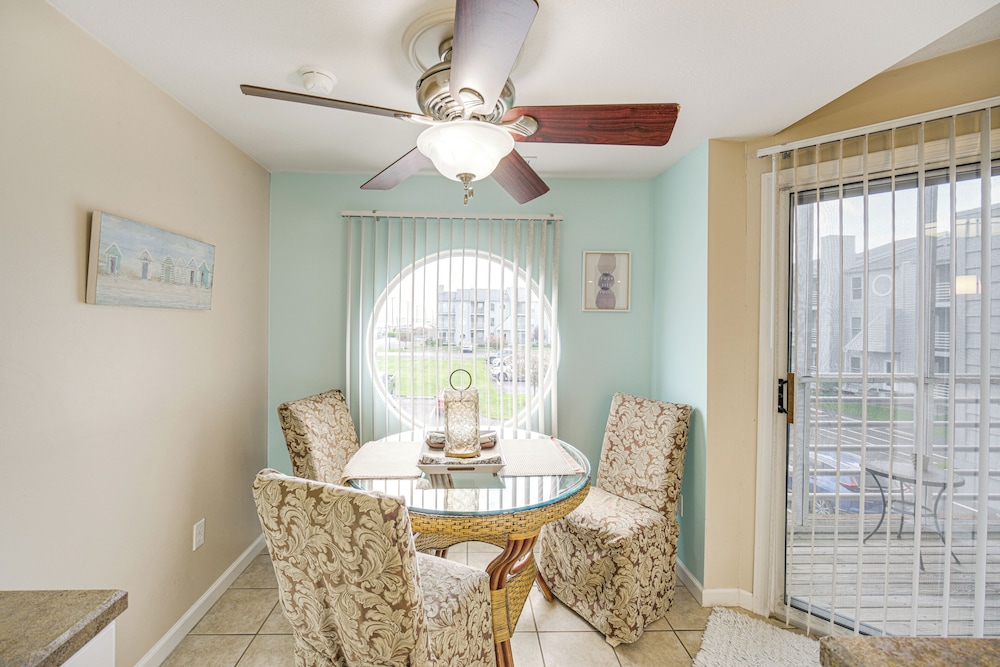 1 Mi to Ferry: Port Clinton Condo w Beach View — 4-Star Luxury Hotel in Port Clinton, United States