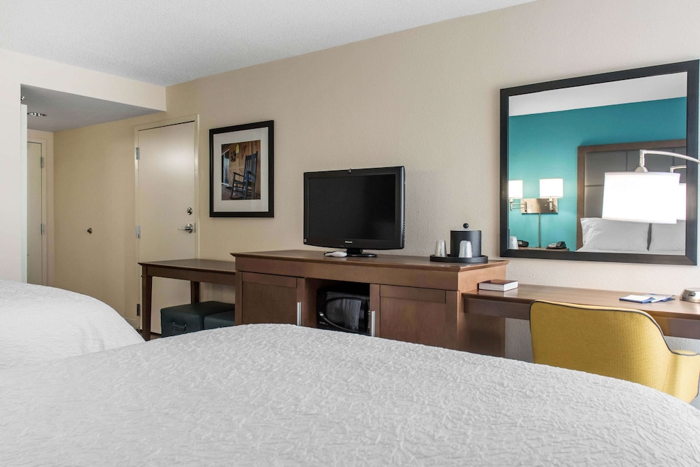 Hampton Inn Douglas - photo 9