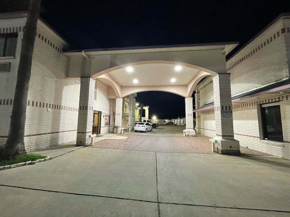 Woodland Inn & Suites - photo 13
