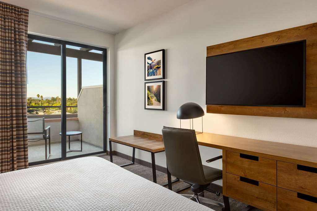 La Quinta Inn & Suites Santa Rosa Sonoma - photo 23