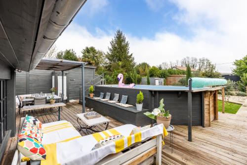 Demeure en pierre avec piscine pet-friendly hotel Vertheuil